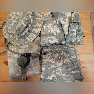 Army set size medium hat, Top, pants, drink backpack